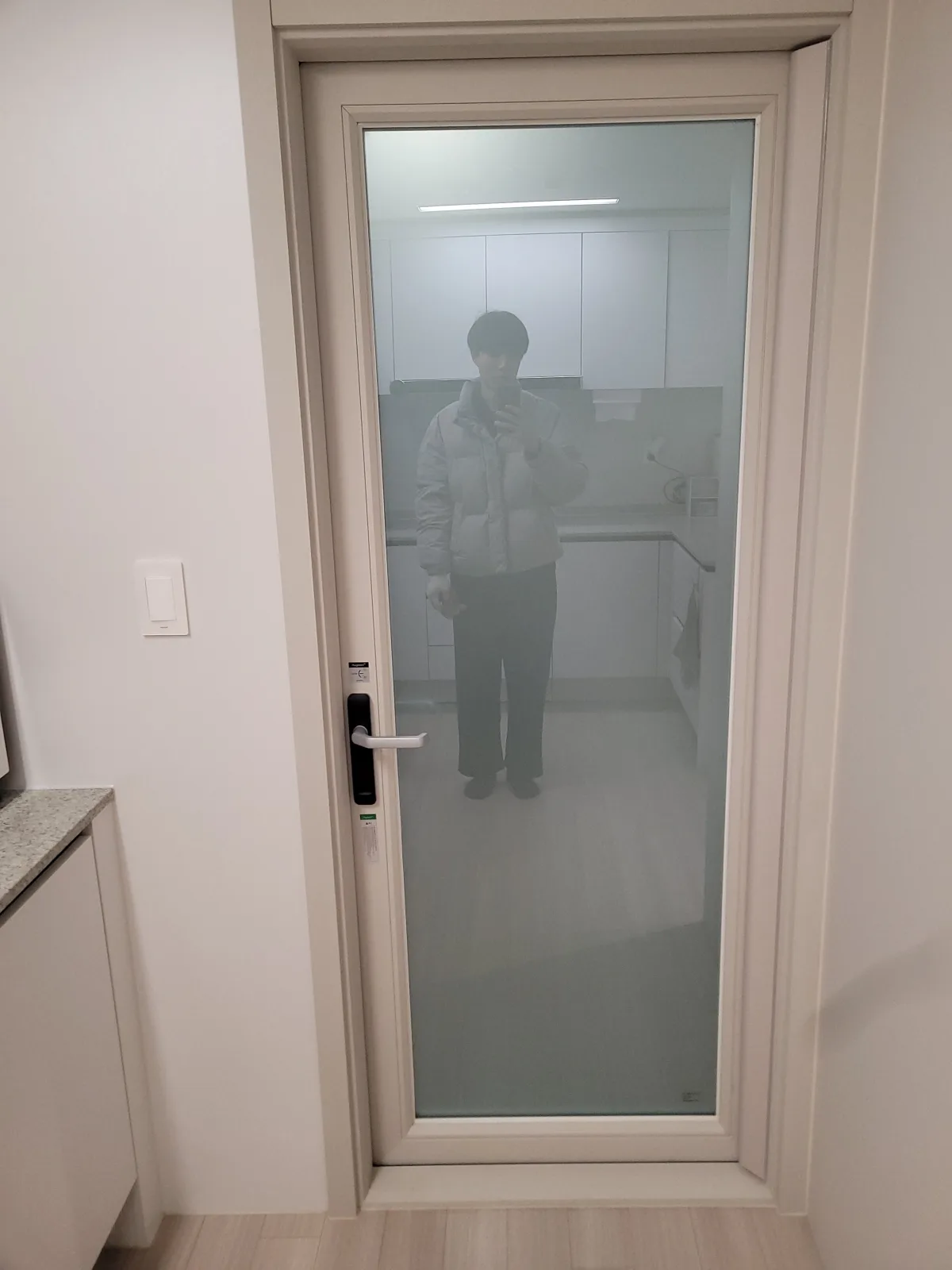 아파트 베란다 유리문 펫도어 시공 시공 전